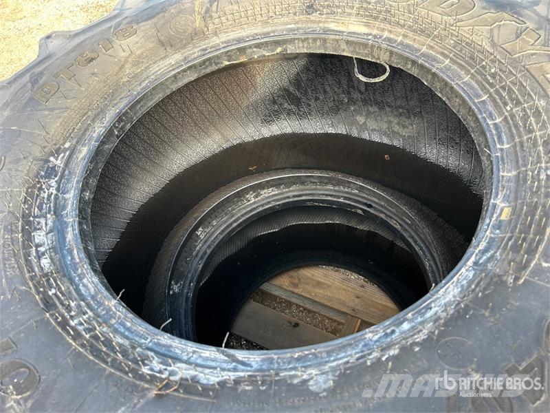 Goodyear of (4) Goodyear 540/65R24 Tires Banden, wielen en velgen