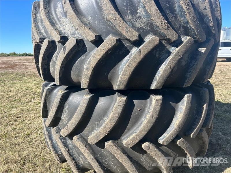 Goodyear of (4) Goodyear 800/55RR46 Tires Gume, točkovi i felne