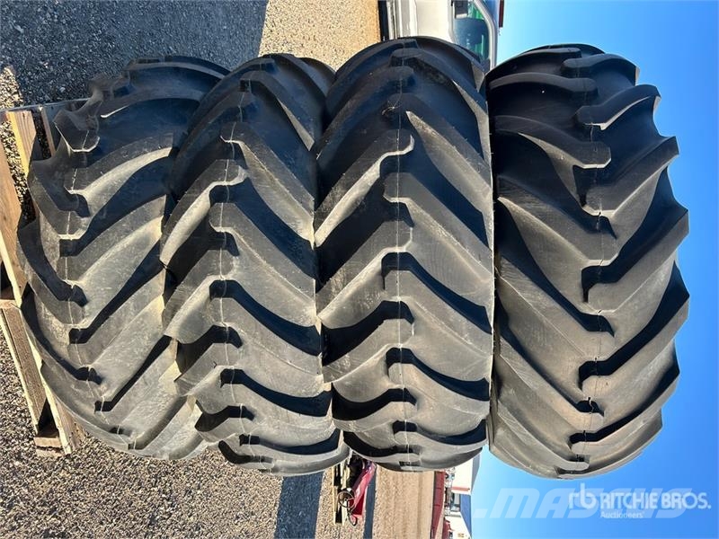 Goodyear of (4) Goodyear 18.4-28 Tires Gume, točkovi i felne