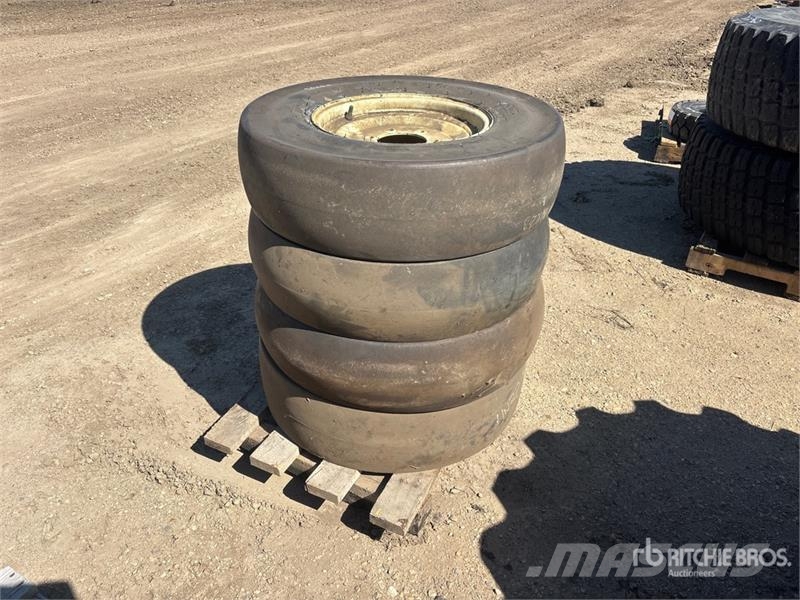 Goodyear of (4) Goodyear 8.5/90-15K Tires (Unused) Däck, hjul och fälgar