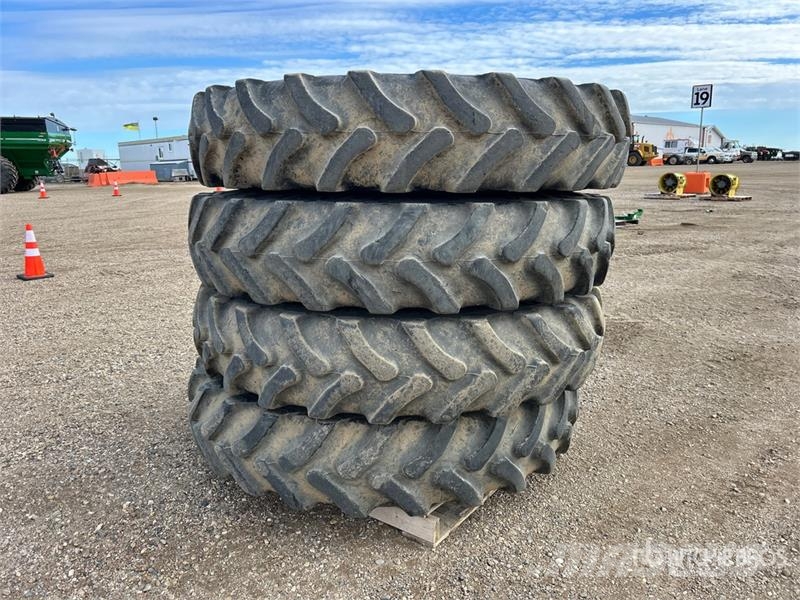 Goodyear of (4) Goodyear Ultra Sprayer 380/90R46 Tires - Fi Banden, wielen en velgen