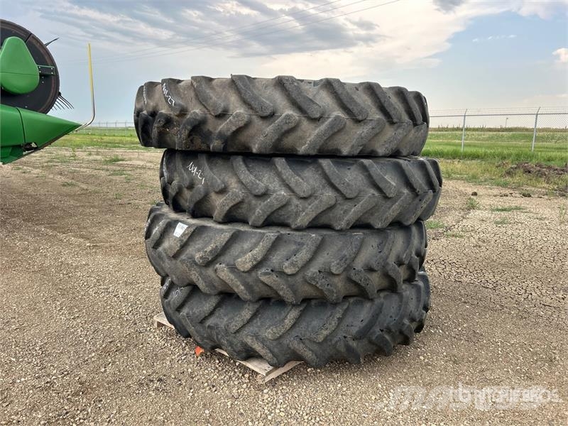 Goodyear of (4) Goodyear 380/90R46 Tires - Fits New Holland Шины и колёса