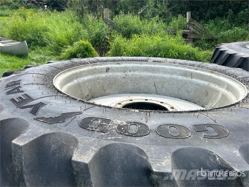 Goodyear of (4) Goodyear 520/85R38 Tires Tekerlekler