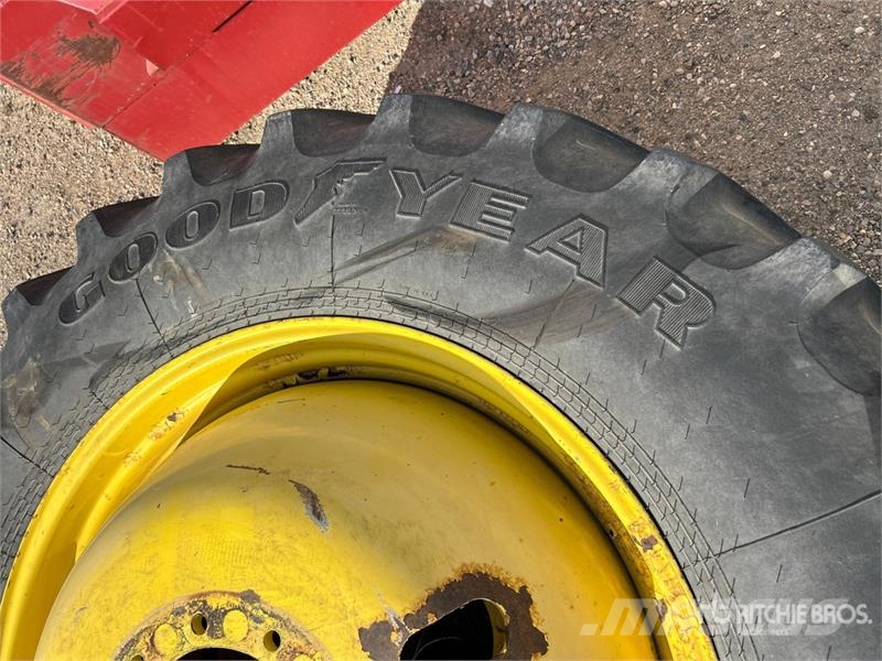 Goodyear of (4) Goodyear UltraTorque 520/85R42 Tires Neumáticos, ruedas y llantas