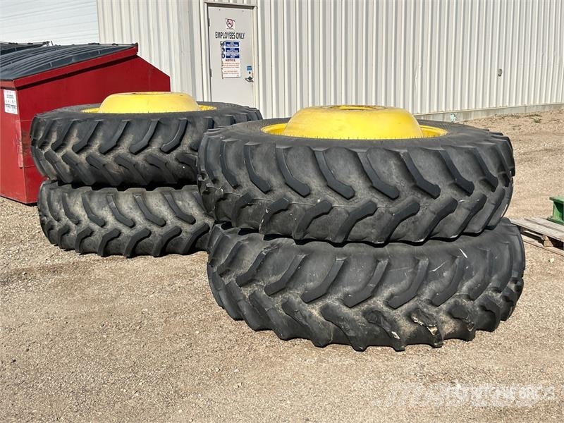 Goodyear of (4) Goodyear UltraTorque 520/85R42 Tires Neumáticos, ruedas y llantas