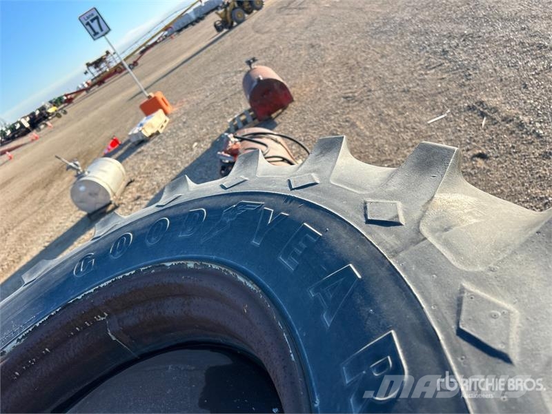 Goodyear of (4) Goodyear 18.4-28 Tires Gume, točkovi i felne