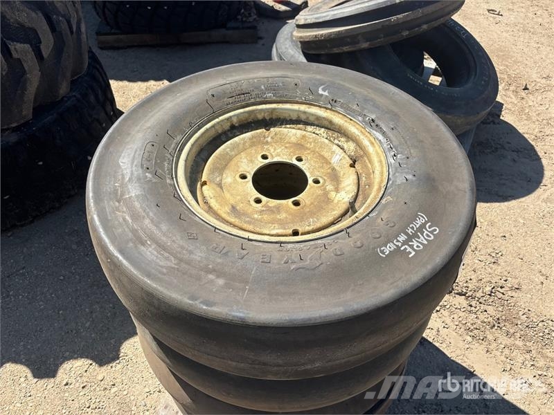 Goodyear of (4) Goodyear 8.5/90-15K Tires (Unused) Däck, hjul och fälgar