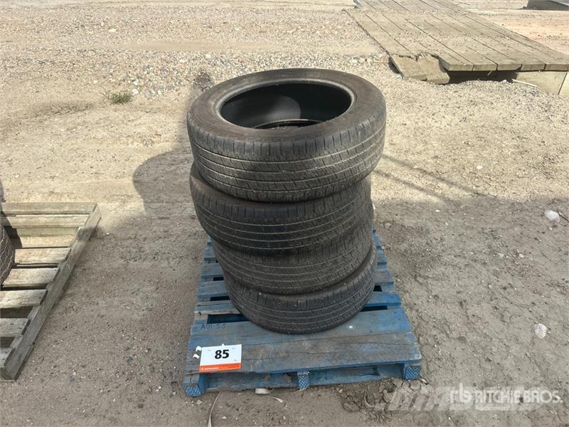 Goodyear of (4) Goodyear 255/55R20 Tires Banden, wielen en velgen