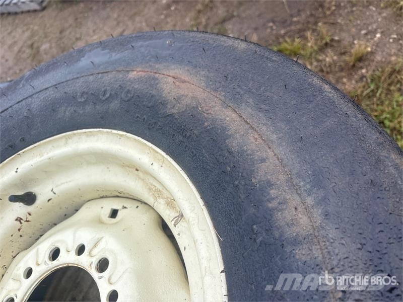 Goodyear of (4) Goodyear Compactor 8.5/90-15K Tires (Unused Däck, hjul och fälgar