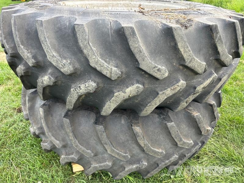 Goodyear of (4) Goodyear 520/85R38 Tires Tekerlekler