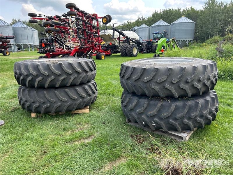 Goodyear of (4) Goodyear 520/85R38 Tires Tekerlekler