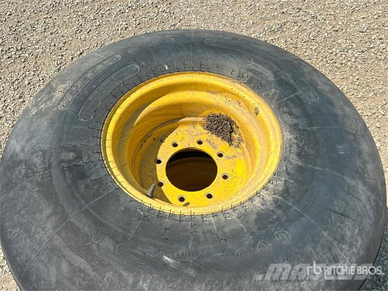 Goodyear of (4) Goodyear 16.5L-16.1FL Tires - Fits Bourgaul Däck, hjul och fälgar
