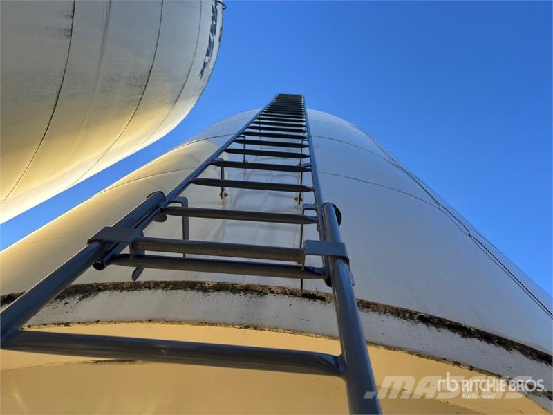  Grain Max +/- 4000 bu 4 Ring Smooth Wall Hopper  B وحدات / آلات معالجة المحاصيل وتخزينها - أخرى