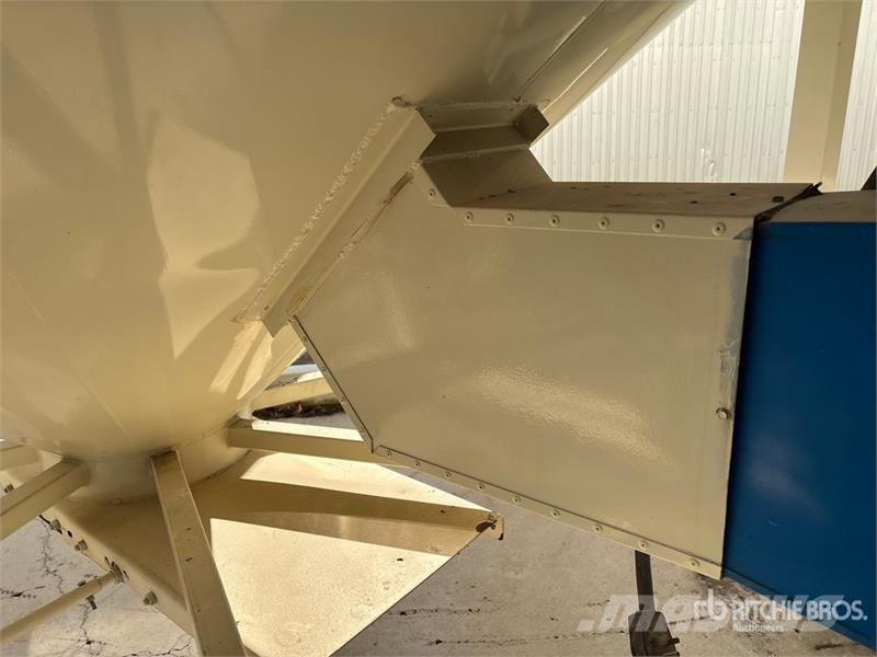 Grain Max +/- 4000 bu 4 Ring Smooth Wall Hopper B Sonstige Ernte Verarbeitung und -lagerung