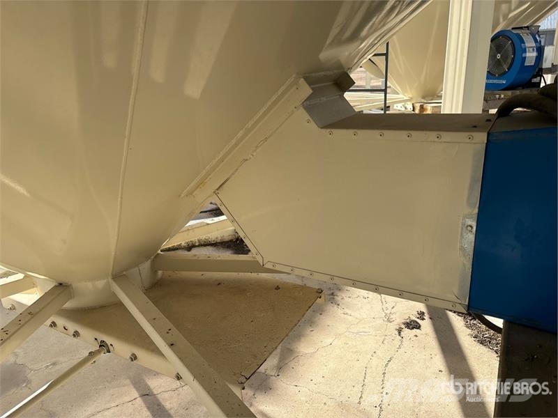  Grain Max +/- 4000 bu 4 Ring Smooth Wall Hopper  B وحدات / آلات معالجة المحاصيل وتخزينها - أخرى