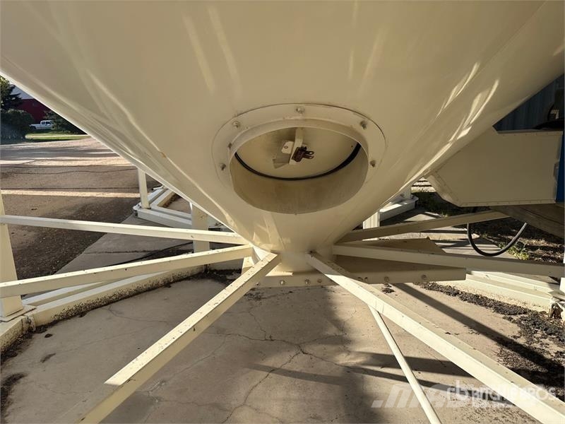  Grain Max +/- 4000 bu 4 Ring Smooth Wall Hopper  B وحدات / آلات معالجة المحاصيل وتخزينها - أخرى