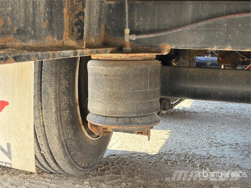 Great Dane 53 ft Tri/A Step Deck Trailer Нискотоварачи