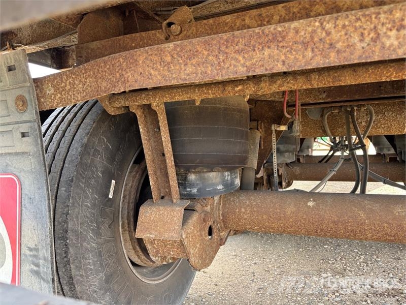 Great Dane Trailers 53 ft x 102 in Tri/A Van Trailer Ремаркета фургони