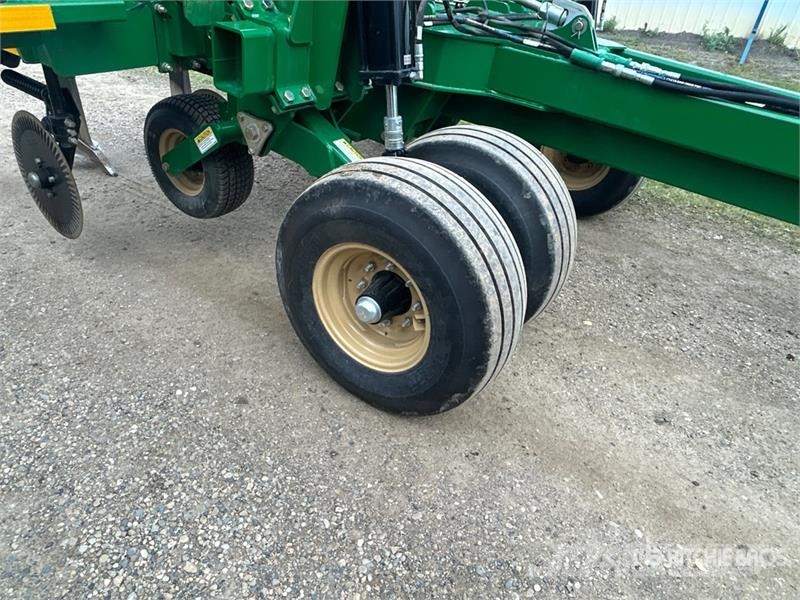 Great Plains SSHVT1510 20 ft 9 Shank Subsoiler Muut maanmuokkauskoneet ja lisävarusteet