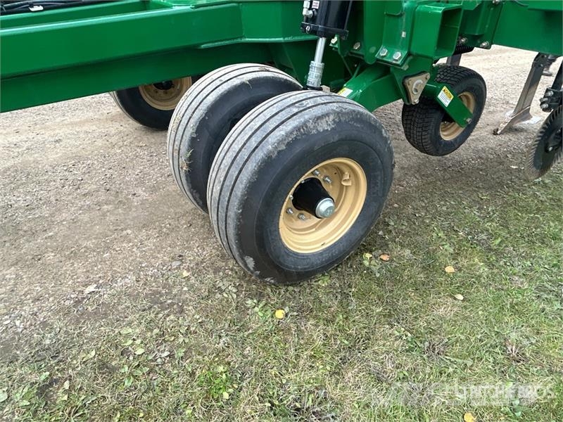 Great Plains SSHVT1510 20 ft 9 Shank Subsoiler Muut maanmuokkauskoneet ja lisävarusteet