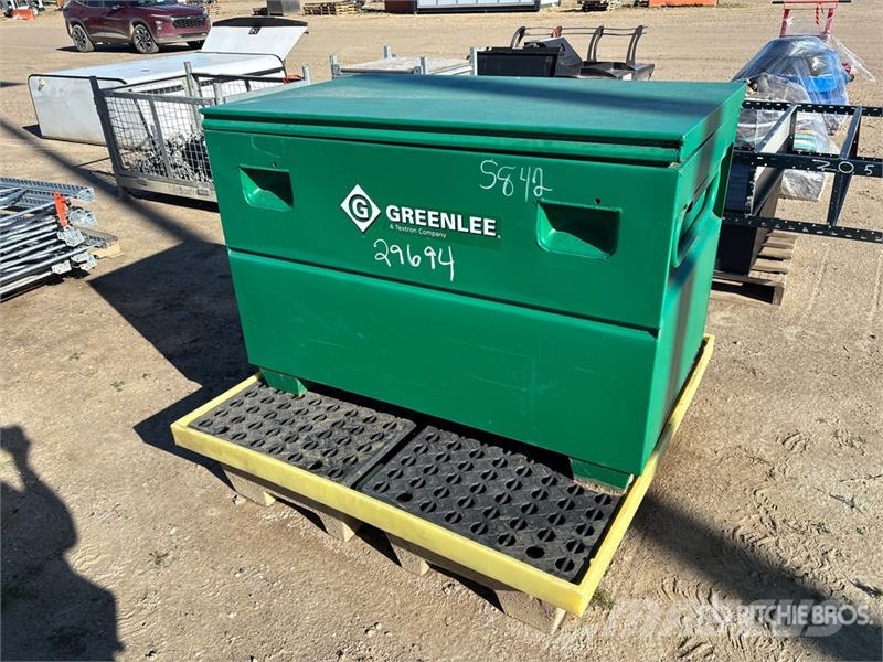Greenlee 4 ft Job Site Box Muud osad