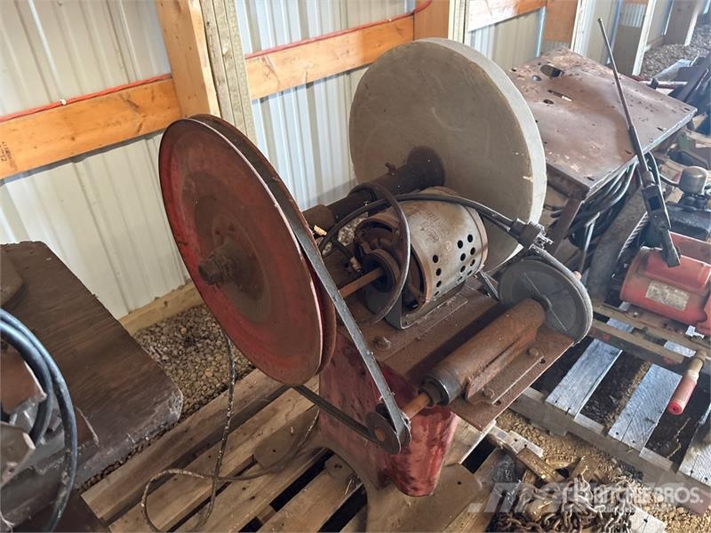 Grinder, (2) Hydraulic Cylinder, Chain Hoist Andre komponenter