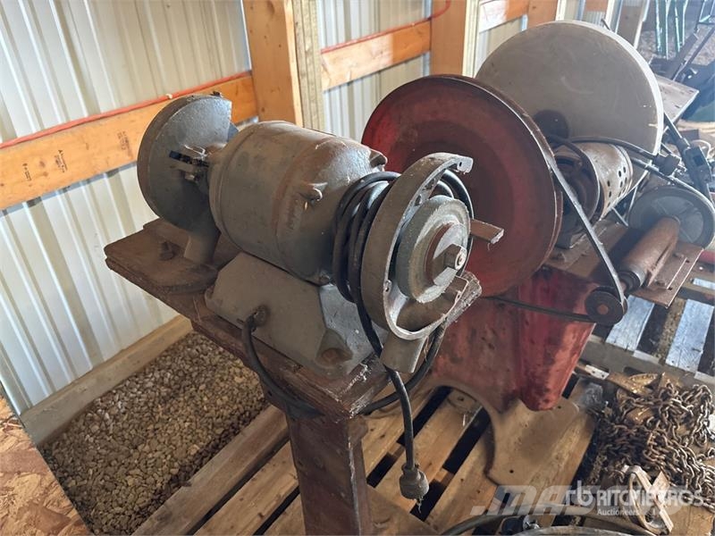 Grinder, (2) Hydraulic Cylinder, Chain Hoist Andre komponenter