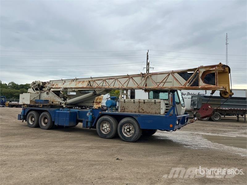 Grove TMS 300 Hydraulic Truck Crane رافعات مجنزرة