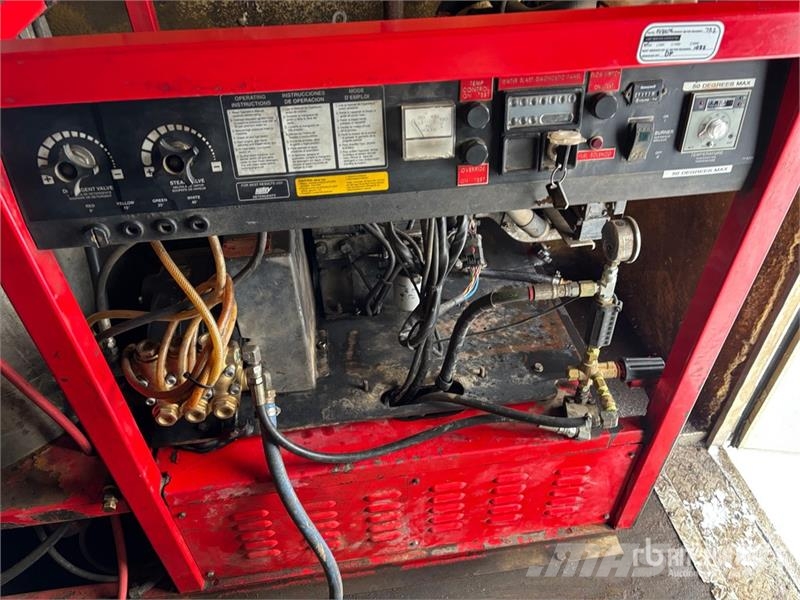 H & H & 16 ft T/A Steam Enclosed Trailer Remorque Fourgon