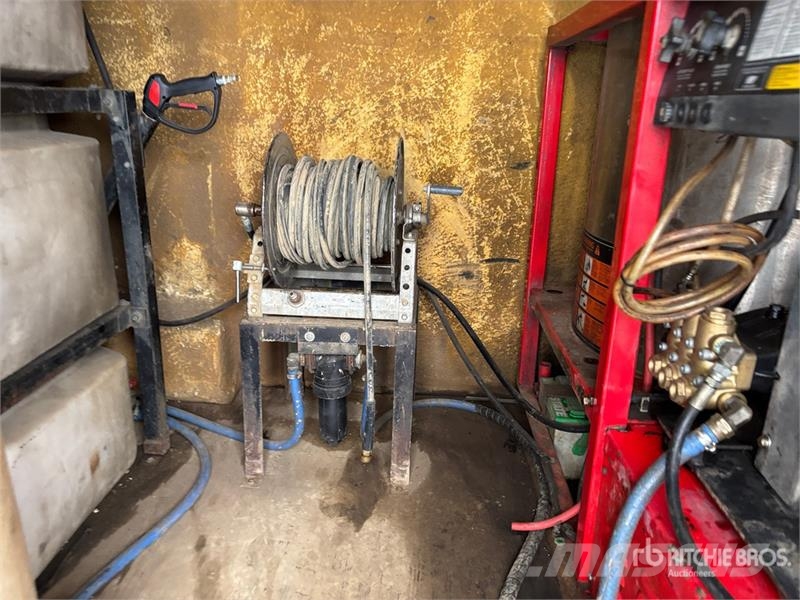 H & H & 16 ft T/A Steam Enclosed Trailer Remorque Fourgon