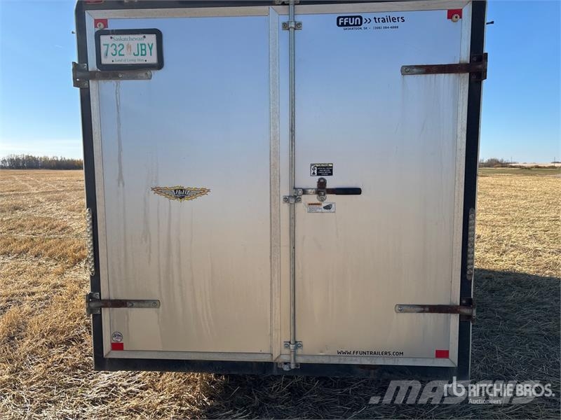 H & H & 18 ft T/A Enclosed Trailer Прицепы-фургоны
