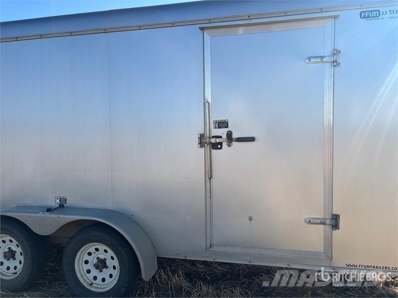 H & H & 18 ft T/A Enclosed Trailer Прицепы-фургоны