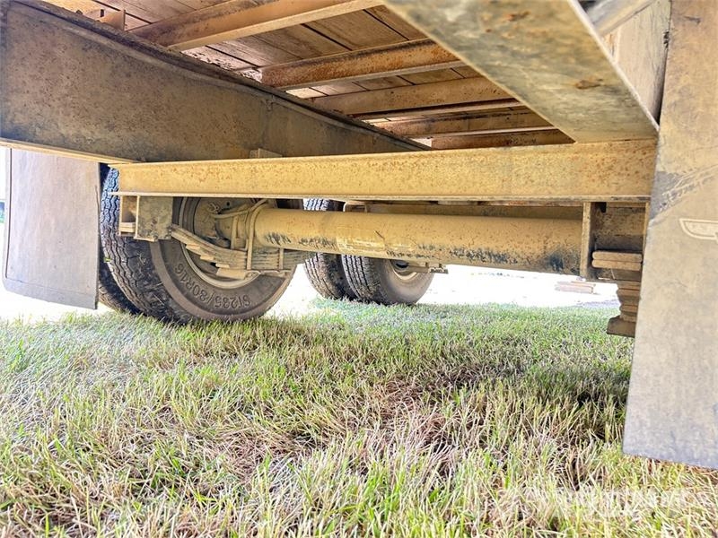 H & H & 30 ft T/A Gooseneck Equipment Trailer Remolques para transporte de vehículos