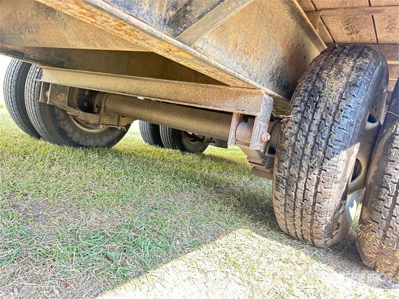 H & H & 30 ft T/A Gooseneck Equipment Trailer Remolques para transporte de vehículos