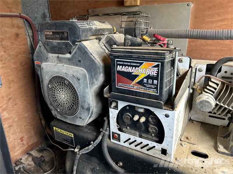 H&H Trailer T/A 15 ft Fuel and Lube Trailer Cisternas
