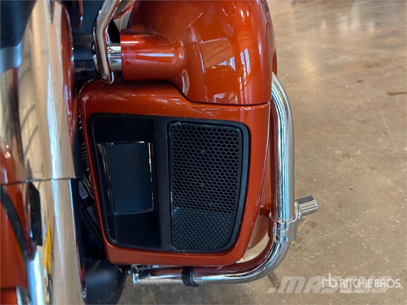 Harley-Davidson FLTRU 1868 cid Road Glide Ultra Cruiser Bike Auto