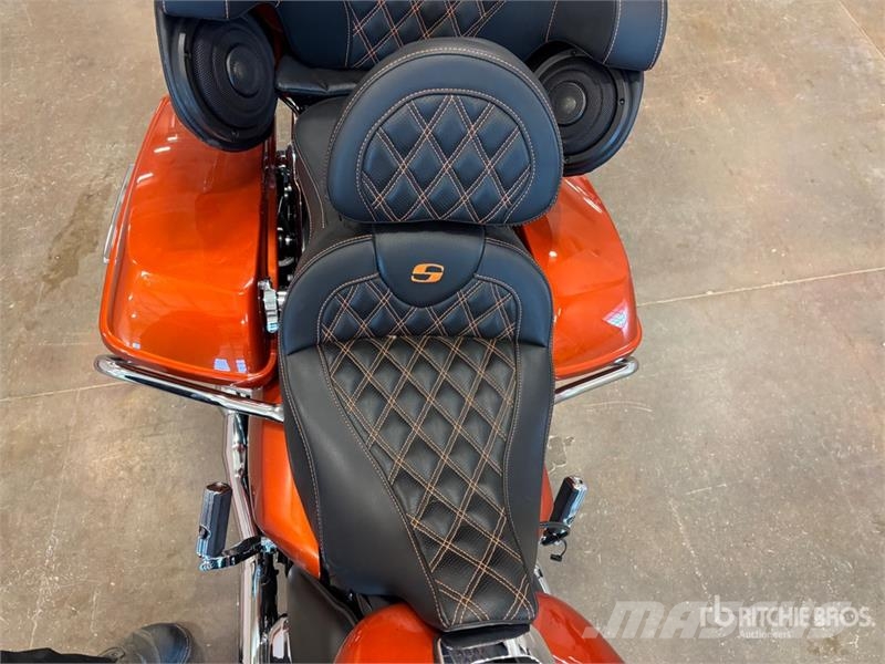 Harley-Davidson FLTRU 1868 cid Road Glide Ultra Cruiser Bike Auto