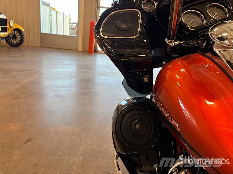 Harley-Davidson FLTRU 1868 cid Road Glide Ultra Cruiser Bike Auto