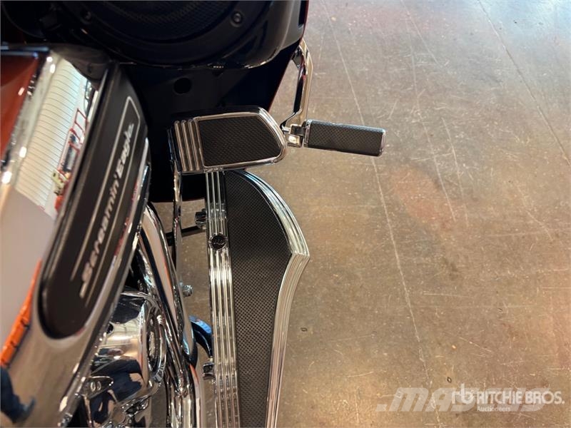 Harley-Davidson FLTRU 1868 cid Road Glide Ultra Cruiser Bike Auto