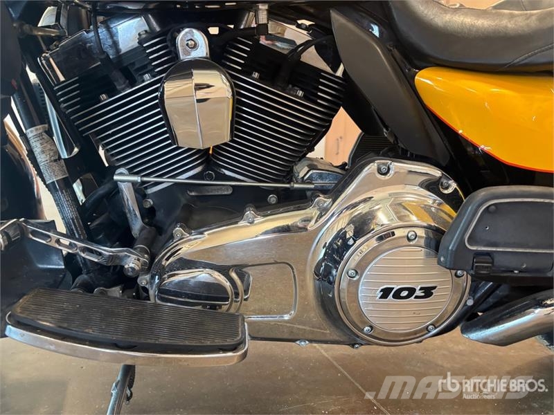 Harley-Davidson Ultra Limited 103 cc Cruiser Bike Personbilar