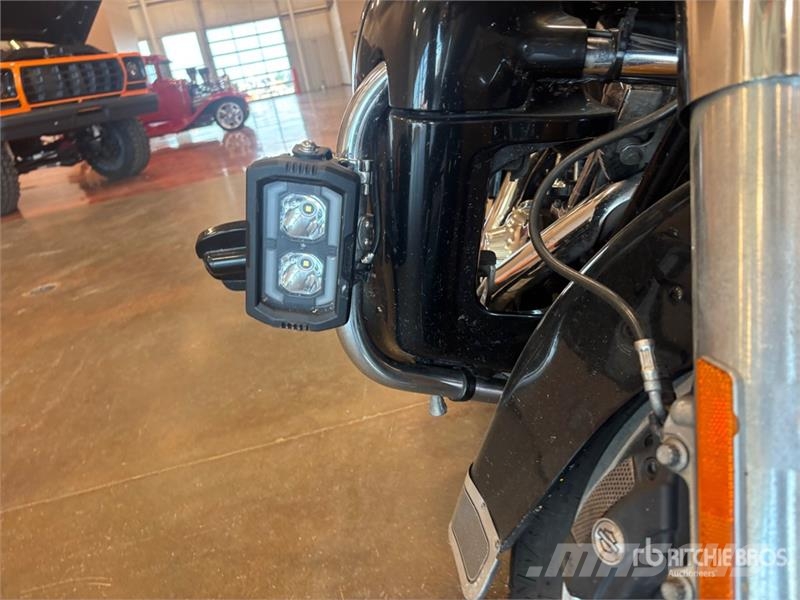 Harley-Davidson Ultra Limited 103 cc Cruiser Bike Personbilar