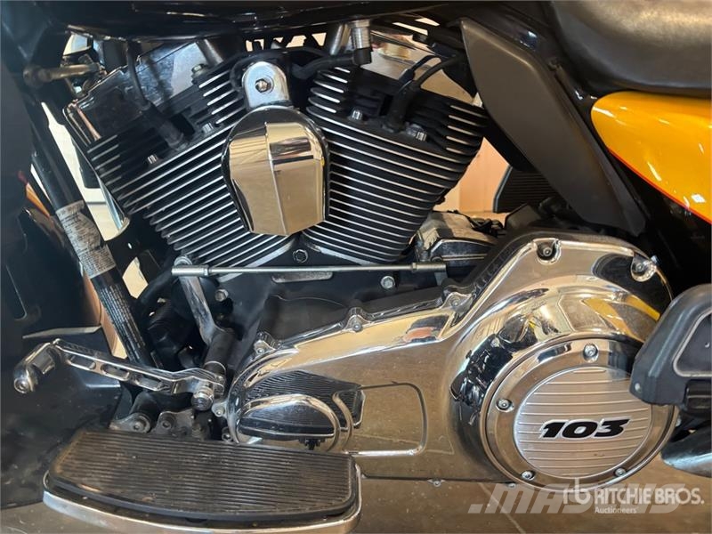 Harley-Davidson Ultra Limited 103 cc Cruiser Bike Personbilar