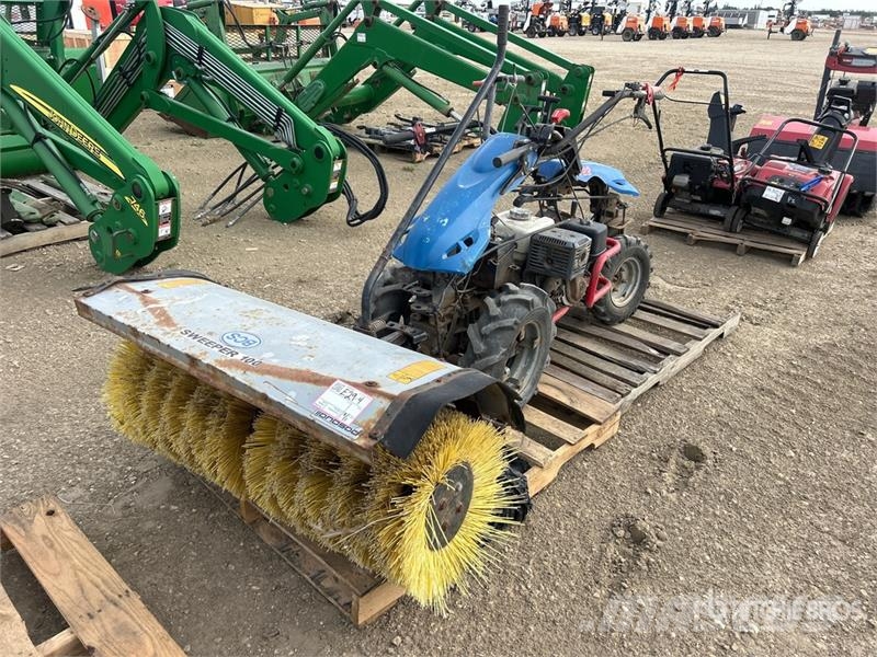  Harvester 722 Power Broom كناسات