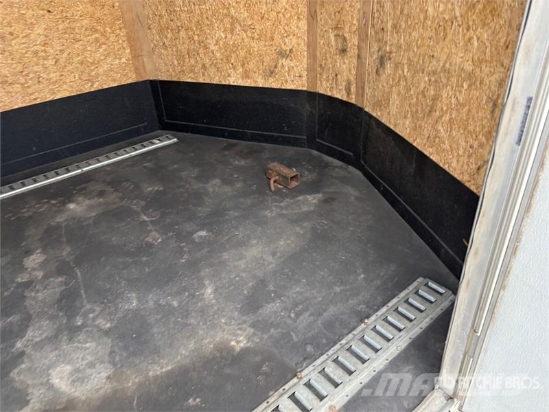 Haulmark 14 ft T/A Enclosed Trailer Skåpsläp
