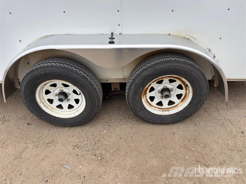 Haulmark 14 ft T/A Enclosed Trailer Skåpsläp