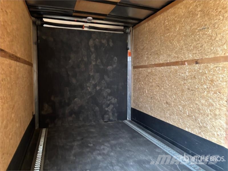 Haulmark 14 ft T/A Enclosed Trailer Skåpsläp