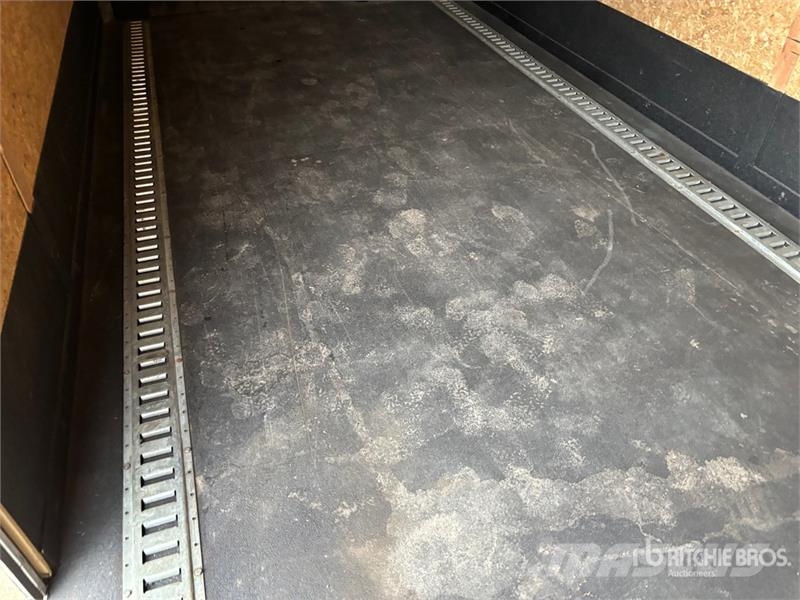 Haulmark 14 ft T/A Enclosed Trailer Skåpsläp