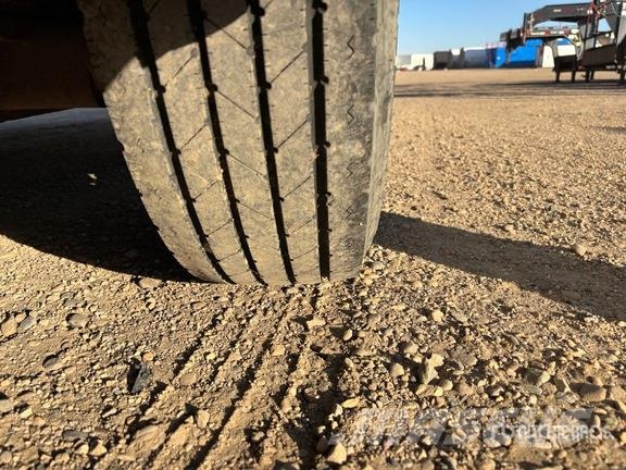 Haulmark 20 ft T/A Enclosed Trailer مقطورات ذات هيكل صندوقي