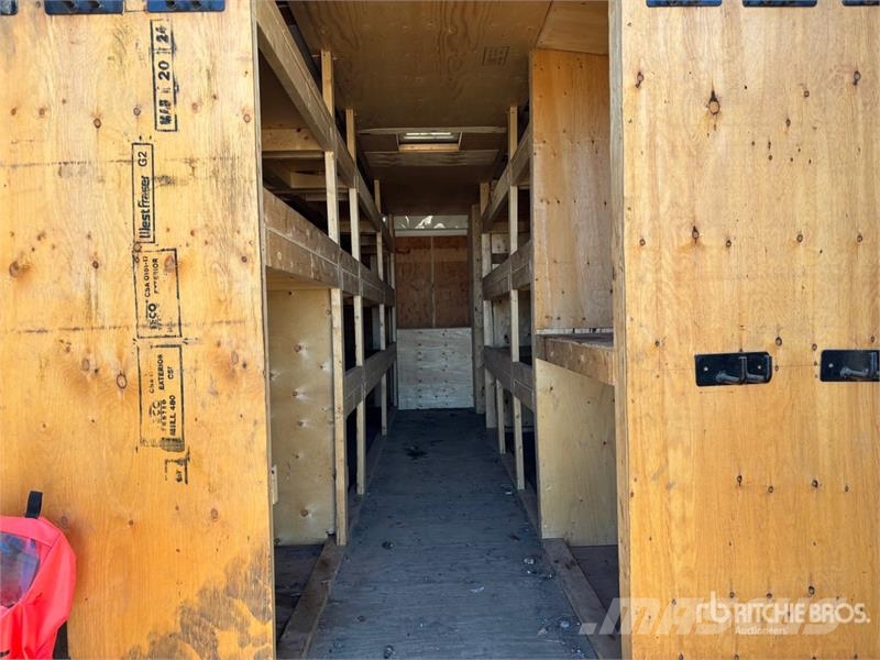 Haulmark 20 ft T/A Enclosed Trailer مقطورات ذات هيكل صندوقي