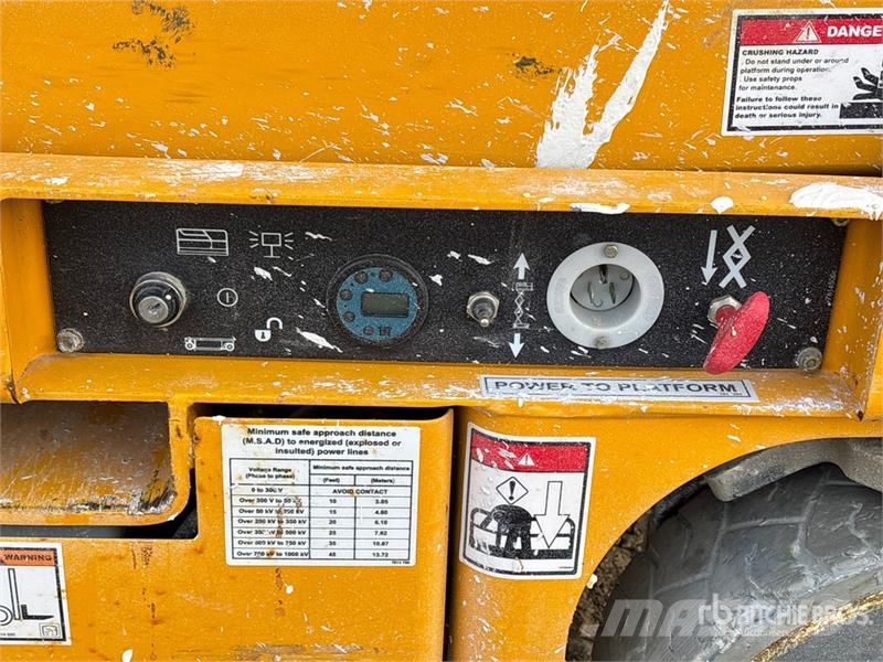 Haulotte Compact 2632E Scheren-Arbeitsbühnen